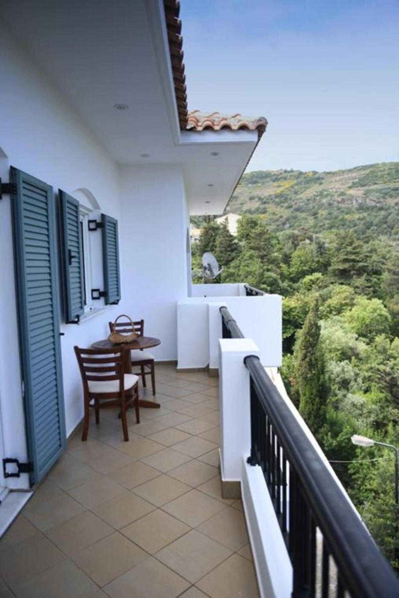 Apartment Loukas Karavostamo