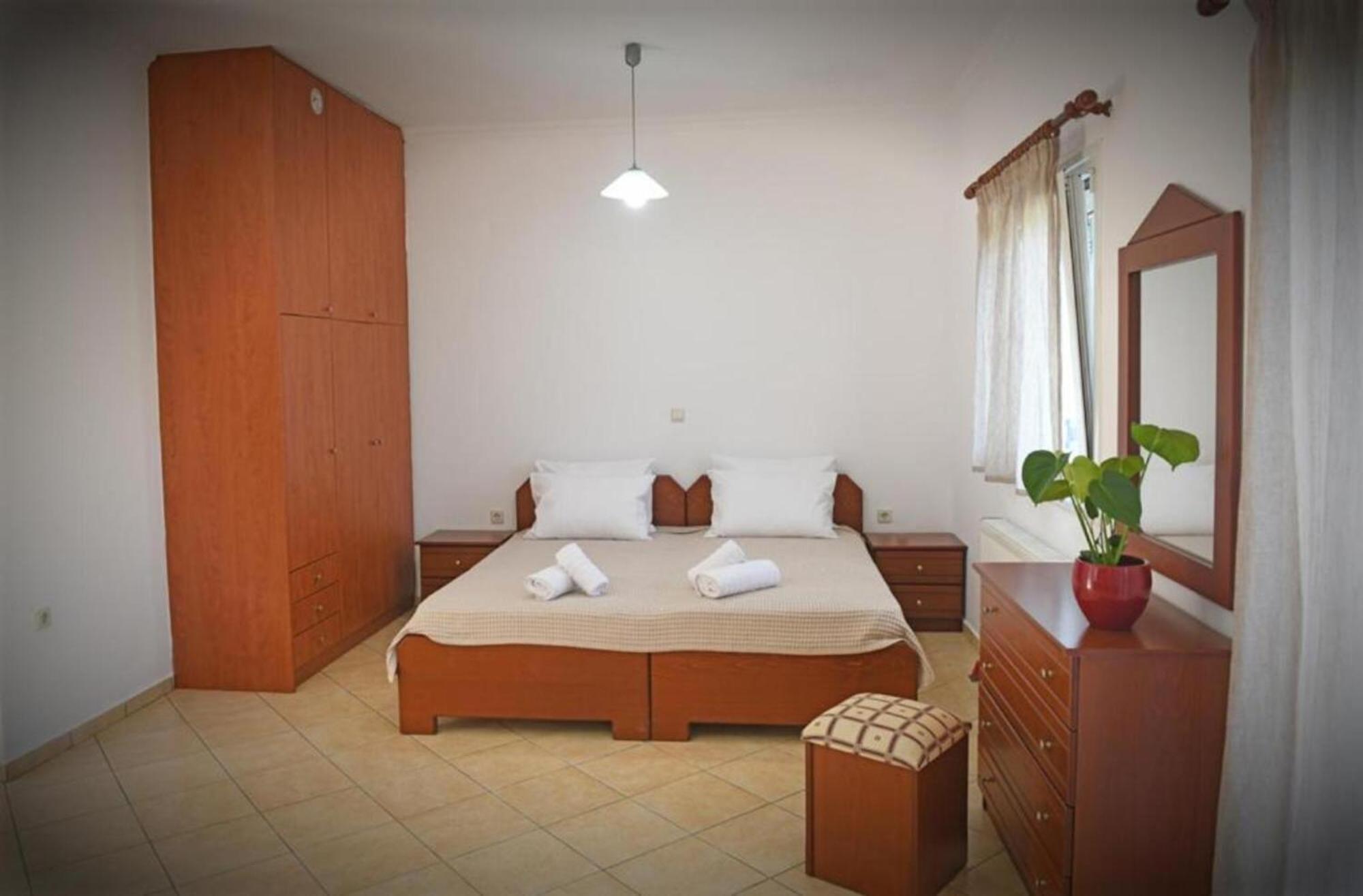 Apartment Loukas Karavostamo